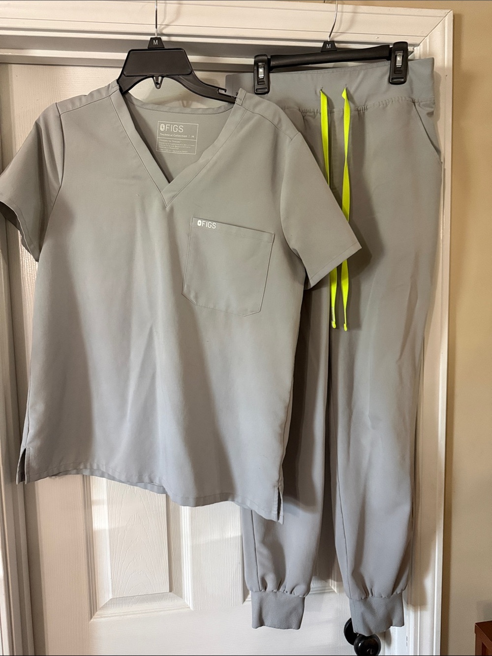Figs SILVER ARROWS Scrub Set - Picture 1 of 9